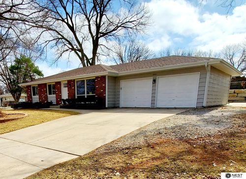 4241 Briarpark Dr, Lincoln, NE, 68516-2140 | Card Image