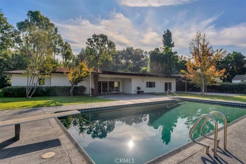 8359 Melvin Ave, Northridge, CA, 91324-4132 | Card Image