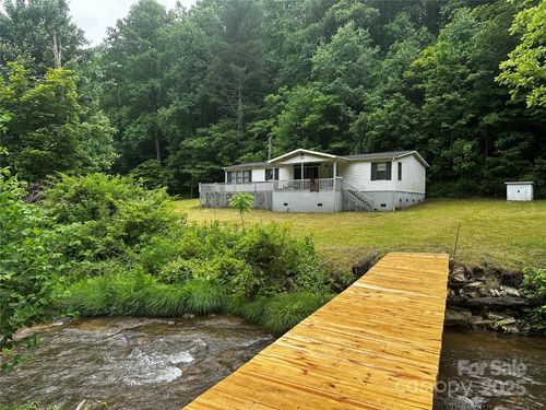 731 Pigeon Roost Rd, Green Mountain, NC, 28740-8584 | Card Image