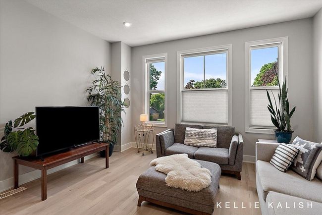 Living Room | Image 7