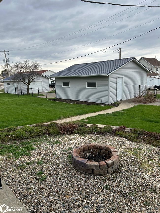 906 4 Th St, Home with 4 bedrooms, 2 bathrooms and 6 parking in Victor IA | Image 43
