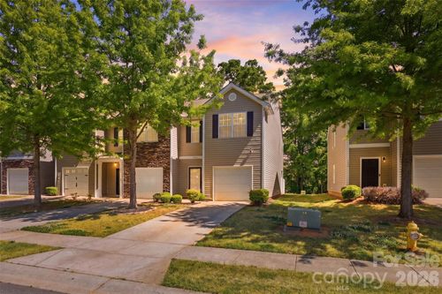 9040 Bradstreet Commons Way, Charlotte, NC, 28215-5318 | Card Image