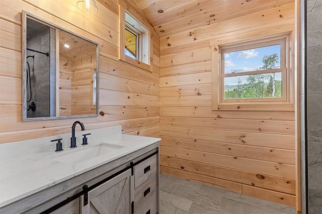 upstairs bathroom | Image 35