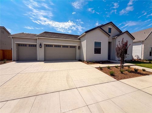 2246 N Marion Ave, Clovis, CA, 93619-5635 | Card Image