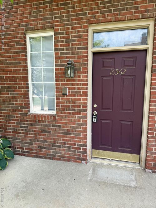 16562 Covington Dr, Clinton Township, MI, 48038-3584 | Card Image