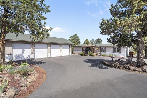 8211 Sw Shad Rd, Crooked River, OR, 97760-7864 | Card Image