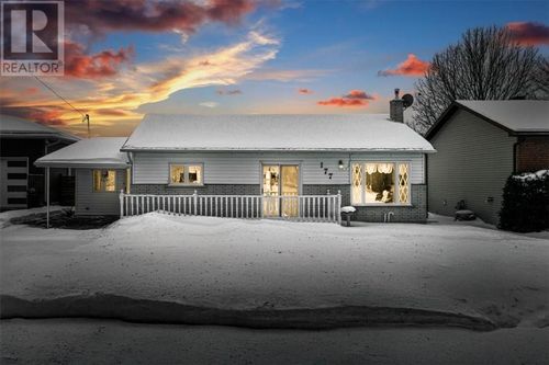 {{alt}} | Card Image