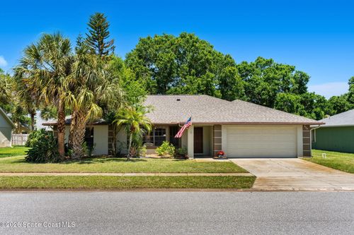 950 Whisperpine Dr, Melbourne, FL, 32901-8136 | Card Image