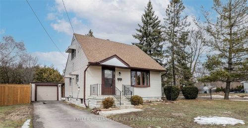 104 Gunn Street, Barrie, ON, L4M2H5 | Card Image