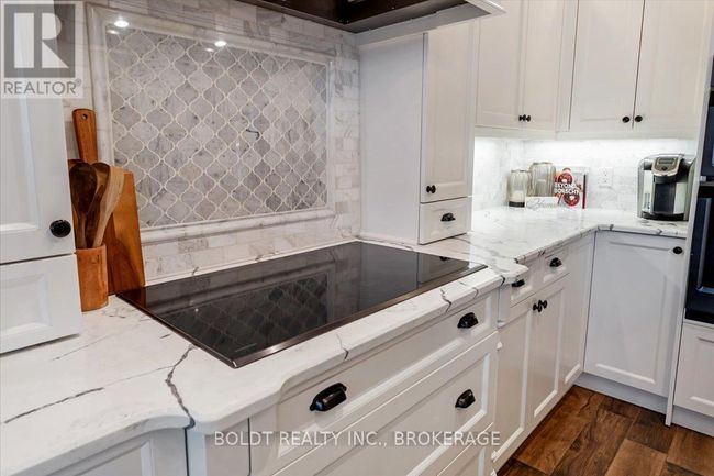 1107 Balfour St, House other with 6 bedrooms, 4 bathrooms and 6 parking in Fenwick ON | Image 14