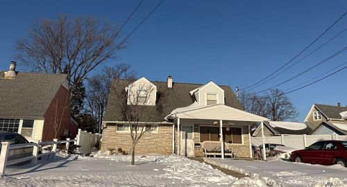 2 Quay Ct, East Rockaway, NY, 11518-2335 | Card Image