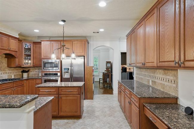 Plenty of room for mealtime prep | Image 18