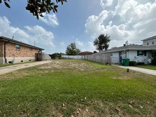 613 Lake Ave, Metairie, LA, 70005-3523 | Card Image