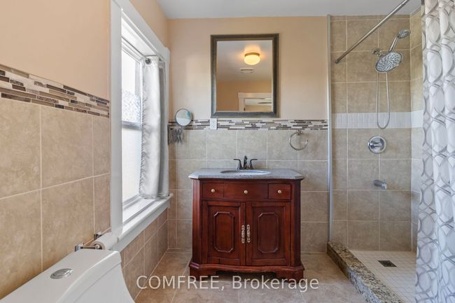 8 Laura St, House other with 5 bedrooms, 3 bathrooms and 4 parking in Lyn ON | Image 35