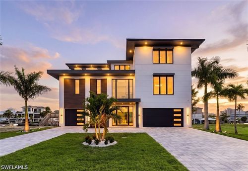 256 Trade Winds Ave, NAPLES, FL, 34108-2327 | Card Image