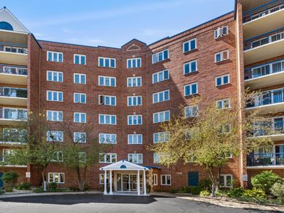 704 - 7120 N Milwaukee Avenue, Condo with 2 bedrooms, 2 bathrooms and 1 parking in Niles IL | Image 1