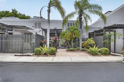 11254 Nw 15th Ct, Pembroke Pines, FL, 33026-2607 | Card Image