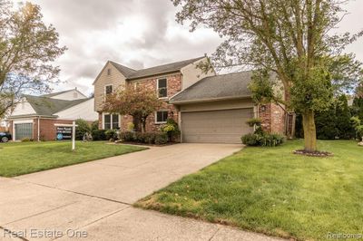 5201 Crowfoot Drive, Home with 4 bedrooms, 2 bathrooms and null parking in Troy MI | Image 2