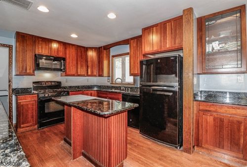 142 Timber Dr, Berkeley Heights, NJ, 07922-1756 | Card Image