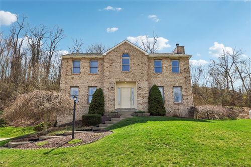 365 Cobblestone Cir, Mc Kees Rocks, PA, 15136-1081 | Card Image