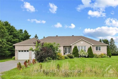 396 Barr Side Rd, Pakenham, ON, K0A2X0 | Card Image