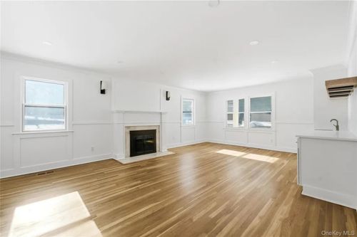 75 Centerport Rd, Greenlawn, NY, 11740-1006 | Card Image