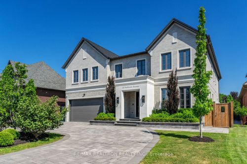 20 Sunbeam Ave, North York, ON, M3H1W7 | Card Image