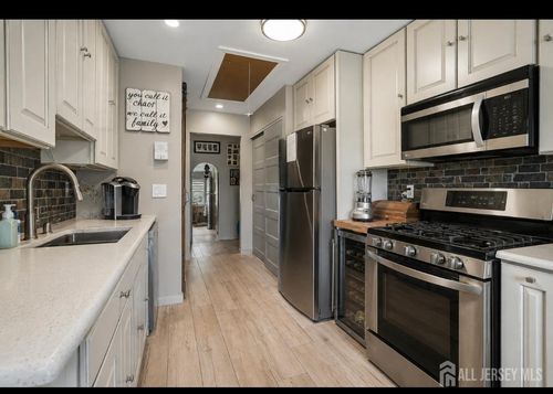 307 Sharon Garden Ct, Woodbridge, NJ, 07095-4316 | Card Image