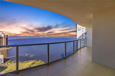 2502 - 3000 Oasis Grand Boulevard, Condo with 2 bedrooms, 2 bathrooms and null parking in Fort Myers FL | Image 1