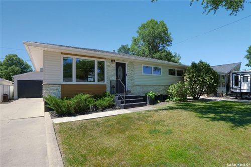 1050 Grayson Cres, Moose Jaw, SK, S6H3G1 | Card Image