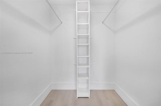 APT-1025 - 17021 N Bay Rd, Condo with 1 bedrooms, 1 bathrooms and null parking in Sunny Isles Beach FL | Image 9