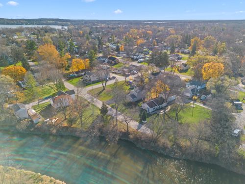 325 W Park St, SILVER LAKE, WI, 53170-1541 | Card Image