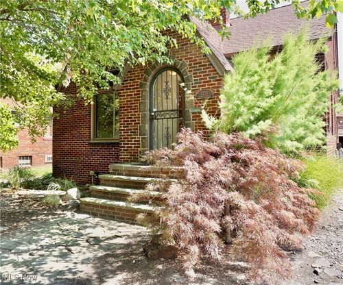 3739 Warren Rd, Cleveland, OH, 44111-3073 | Card Image