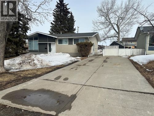 1916 90 Ave, Dawson Creek, BC, V1G1A6 | Card Image