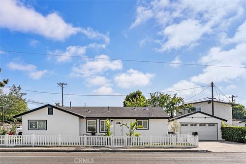 195 Broadway, Costa Mesa, CA, 92627-2815 | Card Image