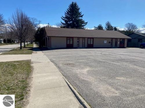 228 7th St, Frankfort, MI, 49635-9055 | Card Image