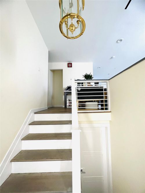66 Smith St, Glen Cove, NY, 11542-3906 | Card Image