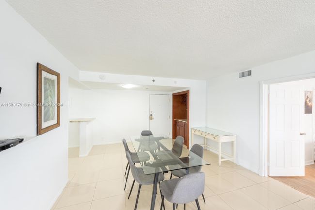 1508 - 5225 Collins Ave, Condo with 2 bedrooms, 2 bathrooms and null parking in Miami Beach FL | Image 6