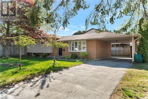 130 Shea Cres, Kitchener, ON, N2E1E8 | Card Image