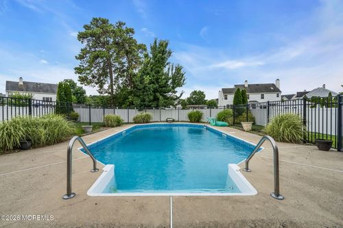 42 Crown Cir, Lakewood, NJ, 08701-7387 | Card Image