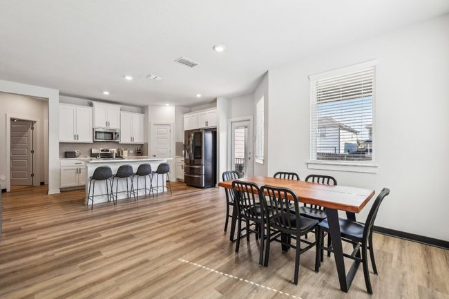 A dining space with a view – perfect for cozy dinners or festive gatherings. | Image 5