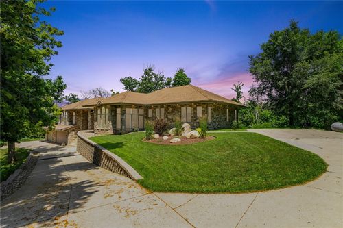 3140 Carroll Dr Se, Cedar Rapids, IA, 52403-1472 | Card Image