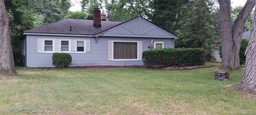 165 Wabasso Street, Wolverine Lake Village, MI, 48390 | Card Image