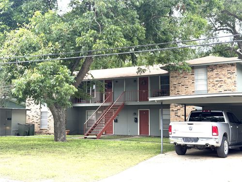 829 Saint Vincent St, Gonzales, TX, 78629-4623 | Card Image