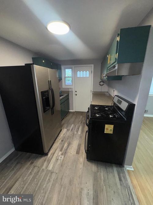 1022 Foxwood Ln, ESSEX, MD, 21221-5932 | Card Image
