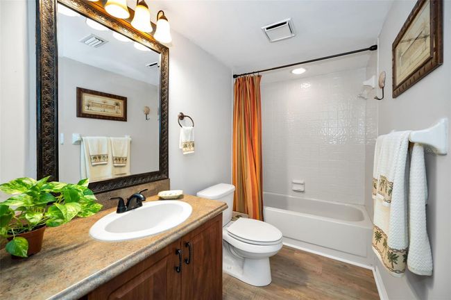 Hall bathroom next to Second Bedroom | Image 39