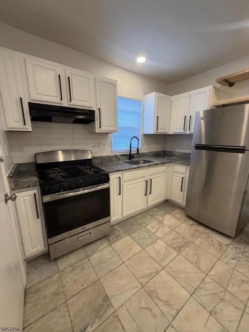 apt-2-360 New St, Newark, NJ, 07103-2887 | Card Image