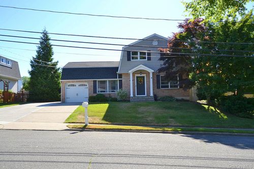 17 Wade Dr, Lake Grove, NY, 11755-2324 | Card Image