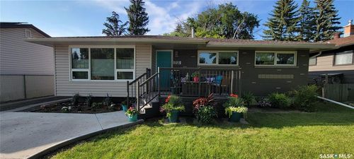 720 Shannon Rd, Regina, SK, S4S5J9 | Card Image