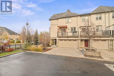 106 Disera Dr, Townhouse with 3 bedrooms, 5 bathrooms and 4 parking in Vaughan ON | Image 1